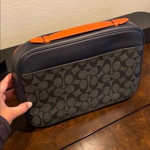 Coach Multi-Function Pouch F78269